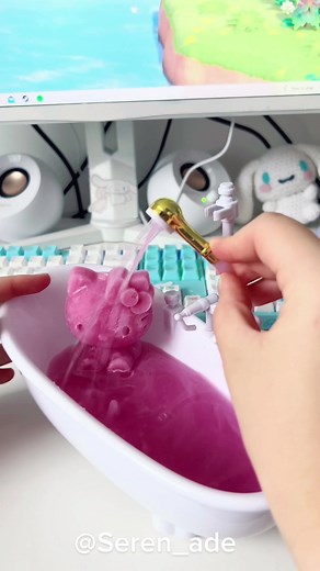 Let’s give Hello Kitty a bath! Who should I do next? #asmr #asmrsounds #bathtubcup #hellokitty #sanrio #kawaii #kawaiiasmr #aesthetic #pinkaesthetic