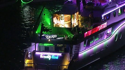 Newport Beach Christmas Boat Parade kicks off with dazzling lights and decorations