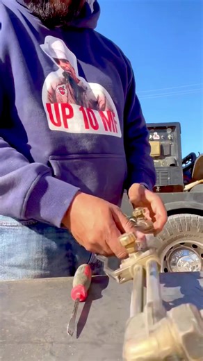 #farming #welding #tips #welder #welding Oxygen acetylene torch on 6 pipe how do you cut 6 sched 40 pipe