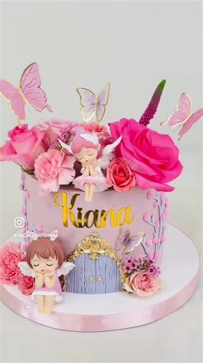 Sprinkled with magic and fairy dust for Kiana 🧚‍♀️✨ #1stbirthday #fairycake #1stbirthdaycake #thecakeaddictsabrina #customcakesnj