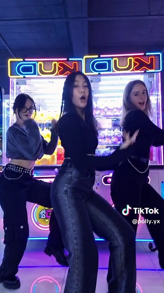 You Spin Me Round - Alvin and the Chipmunks Dance and Singing Talents