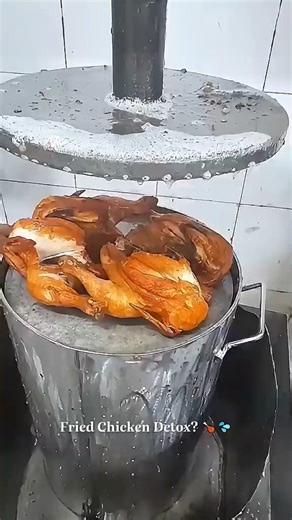 The Ultimate "Low-Fat" Fried Chicken Hack! 🍗💦 Oddly Satisfying Squeeze! #foodhacks