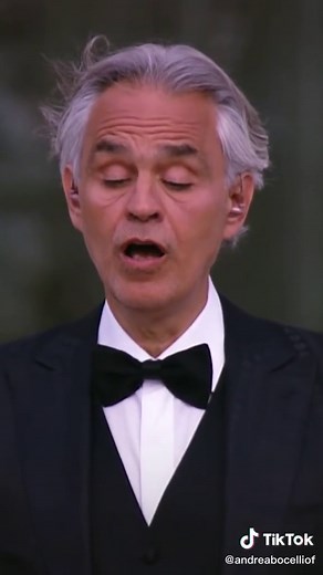 Andrea Bocelli Sings Amazing Grace at Duomo di Milano
