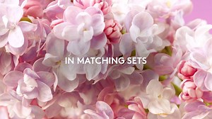 Senza tempo, elegante e sofisticato: Amourette sostiene le donne da ben 60 anni con il suo pizzo elasticizzato. Scopri la nuova collezione e scegli il tuo Amourette preferito http://bit.ly/2k8mAtB | Triumph