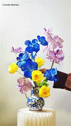 Lovely flowers #flowers #florist #floralseries #diyflowers #floralart #bouquet #flowerdecor #shorts