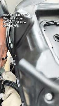 How to disconnect the gas tank from the BMW r1300 GS Adventure