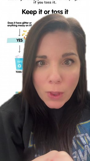 🗂️ Deciding on School Papers: Quick tips on sorting through your child's school papers. Learn what to keep for memories and what to toss to avoid clutter. 📚✂️🚮 #PreschoolVibes #greenscreen