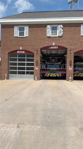 How long does it take a firefighter to get their gear on? Watch to find out, courtesy of the crew at Fire Station 16 in Va. Beach. We recognized them for our First Responder Friday. Huge thanks to Black Rifle Coffee and The Handsome Biscuit for all the food and drink! Virginia Beach Fire Department Black Rifle Coffee Company Handsome Biscuit | US 106.1 Real Country