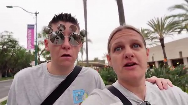 Disneyland Park 🏰 | Haunted Mansion Holiday | Walt Disney A Magical Life | Paint The Night Parade