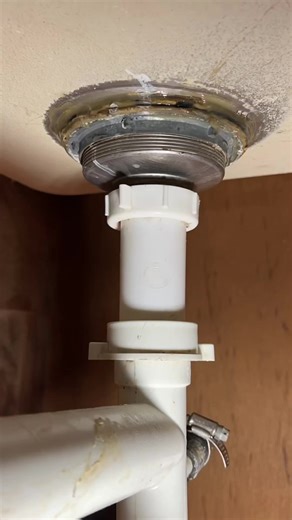 3.8M views · 7.7K reactions | Quick basket strainer swap 﫠 Client had a small leak under their kitchen sink coming from the right side basket strainer #Plumber #Plumbing #DIY #Handyman #Reel #Plumero #Construction #PositiveVibes #FYP | The Plumberlorian | Facebook