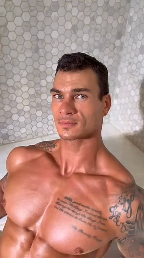 Grab the gold skip the tariff! www.escollectionusa.com ✨🌟 GOLD GLITTER SUNGA #UN618 🎯also avail in Bikini Brief style 🧵❌ made with Molded Tech: no seams or stitches, which means no scratches or itches It’s •ES•Collection. Get yours at escollection.es Proudly Designed & Made in Barcelona Pic by @carloscamposphoto Art director @acrodave Model @toreyjamesmcgaw GOLD GLITTER SUNGA #UN618 It’s •ES•Collection. Get yours at escollectionusa.com Proudly Designed & Made in Barcelona Pic by @carloscampos