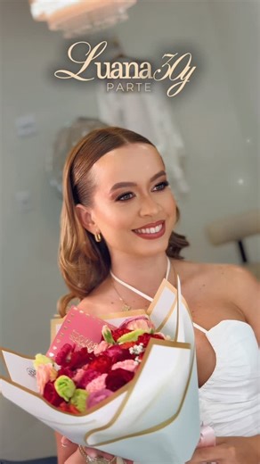 Luana Oliveira Santiago on Instagram: "30 anos… Um novo capítulo começa, e eu escolhi começar assim: me cuidando, me sentindo amada e vivendo cada detalhe com o coração cheio. ✨ Cada toque, cada sorriso, cada momento teve um significado. Sobrancelhas com @lash_designer.larissa_rayane , cabelo com @__isabelabarbosa , make com @brunnanogueira.studiob e todo esse cuidado no salão da @beautyconcept_jakeline 🤍 E quando eu achei que já estava tudo perfeito… vieram as surpresas. ✨ Esse vídeo é só o co