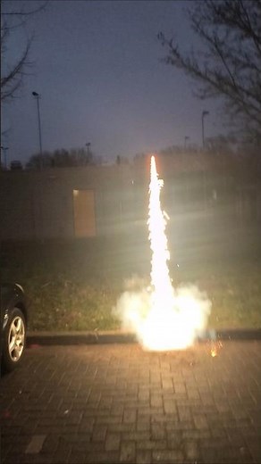 SCREAM ROCKET 🚀 | HARDSTE FLUITPIJL VAN LOOTS VUURWERK AFSTEKEN #vuurwerk