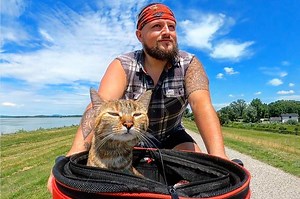 Dean and Nala: How a stray cat joined a man’s cycling trip — and changed his life
