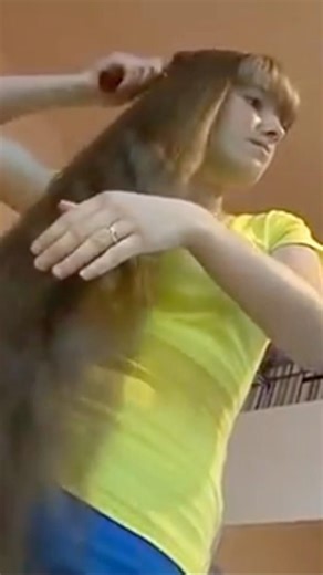 brushing her hair #longhairgirl #longhairstyles #longhair #hairaesthetics #brushing