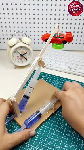 DIY Mini Hydraulic Crane with Popsicle Sticks