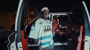 Smoke Paper Trail Ripped Jeans ft @ynjay_ YN All out now go hit the YouTube rite na‼️ #linkinbio #Flint #MINE | Rio Da Yung OG