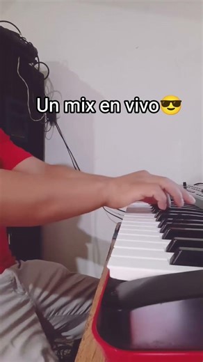 Soy favela #latylam #cumbiaenvivo #cumbiaargentina #cumbia #piano #delacalle #musica #shorts #fyp