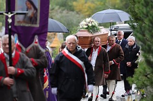 Pożegnano legendę narciarstwa. Tak wyglądał pogrzeb Doroty Tlałki-Mogore