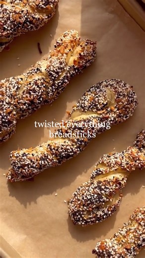 Golden, savory, and packed with flavor, these twisted beauties are the ultimate snack or side. A must-try for bread lovers! 🥖🌿 SAVE the full recipe below 👇 Ingredients Dough: *3 cups Arrowhead Mills All-Purpose Flour *1 cup   2 Tbsp warm water (105-110°F) *1 1/2 tsp instant yeast *2 Tbsp granulated sugar *3 Tbsp unsalted butter, melted *1 3/4 tsp kosher salt Topping: *1 cup water *1/3 cup molasses *1 cup everything bagel seasoning Instructions 1. In a large mixing bowl, combine the warm water