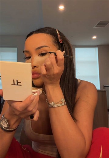 Sam Rayner (@samraynerx)’s video of GRWM Looks