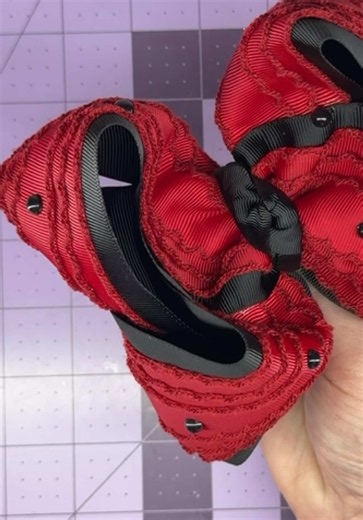 Let's make a bow perfect for Holiday attire! #bows #hairbows #boutiquebow #hairbowtutorial #bowmaker @Ribbon Nook