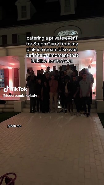 Grateful for this pink ice cream bike that has lead me to many magical moments like this. As well as a pretty magical career. 🙌🏼 #icecreambike #icecreamsandwich #icecreamcart #icecreamcatering