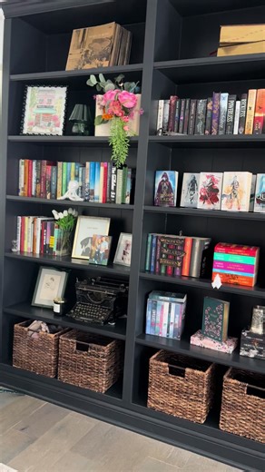 Just a girl who loves changing her shelves around 📖🤎☕️ #bookshelforganization #diybookshelf #reading #booklovers #books