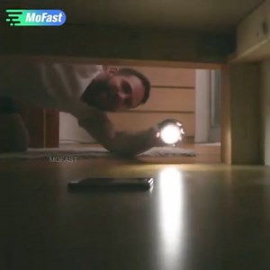 ❌❌ STOCK DISPONIBLE ❌❌ Les leds puck servent à tellement de chose notament: -éclairer l’espace que vous désirez (déco maison ou magasin ou restaurant etc...) -pour vos soirées romantiques 12 couleurs différentes (choisir une couleur ou utiliser l’option jeu de lumière) - utiliser comme lampe de chevet pour ne pas déranger le voisin de lit - utiliser en cas de gros orage pour éclairer en tte sécurité -éclairer votre miroir (pour plus de visibilité pour votre make up, pour décorer vos magasins de 