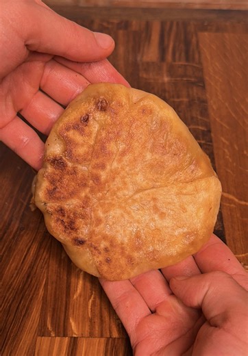 🧀🫔 PAQUETES JP 🫔🧀 Ingredientes 👇🏻 300g carne picada 🥩 150g bacon 🥓 1 cebolla 🧅 150g provolone 🧀 100g salsa tomate 🍅 150g cheddar 🧀 100g queso de vaca 🐄 20g mantequilla 🧈 MASA 300g harina 🌾 190ml agua 💧 25g mantequilla 🧈 10g sal 🧂 2g levadura 🍶 Atte. JP #jpcooking #otronivel