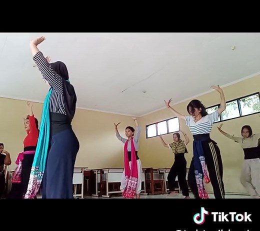 Bagian 12 || Tari tanjung baru #tarijaipong #taritradisional #sanggartari #esktrakurikuler #penari #taritanjungbaru #trendtari #xyzabc #fyp