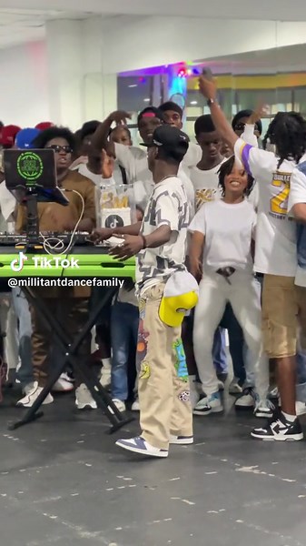 Burna Boy Lit Party with DJ Juicy and Subzero - Must See Dance Video
