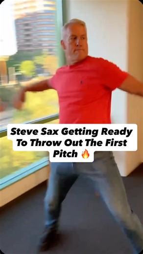 Steve Sax & Mike Scioscia will be throwing out the first pitch before Game 3 of the NLCS! Had to get some practice in during the show today 🔥 | AM 570 L.A. Sports