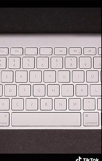 QUICK way to clean you MacBook keyboard! #keyboard #keyboardcleaning #keyboarkeyboardcleaningtools #cleankeyboard #howtocleankeyboard