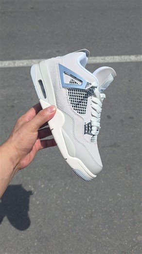 Zapatillas Jordan Retro 4 Frozen Disponibles en Perú