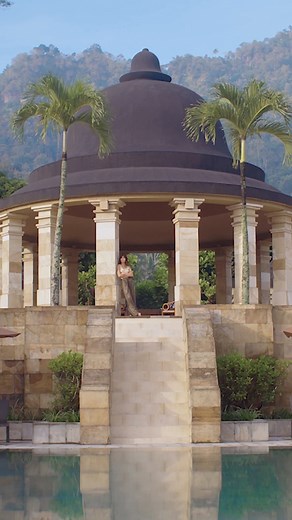 Framed around a rising rotunda, Amanjiwo overlooks Unesco-listed Borobudur temple & the threaded rice terraces of central Java. | Amanjiwo