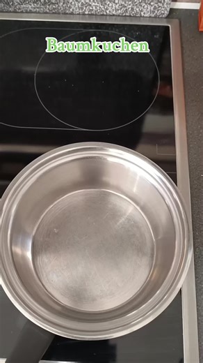 Leckerer Baumkuchen mit Marzipan und Schokolade