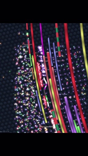 Exploring the Wall of 2000 Snakes in Slither.io