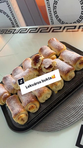 Bukta👩🏽‍🍳 •500gliszt•5dkg cukor•2,5db tej•2,5dkg élesztő•2tojás•7,5dkg margarin•1csipet só•1citrom héja #lekvárosbukta #bukta #élesztő #élesztősrecept #sütés #baking #szivezd #szivezdszét #foruyou #forypupage #foryoubaszeretnemlatni #magyartiktok #tiktokfood #food #desszert #likе #foryoupage❤️❤️ #mutimiteszel #recept #like #tiktokfood #foodie #viral #trending #tastyfood #homecooking