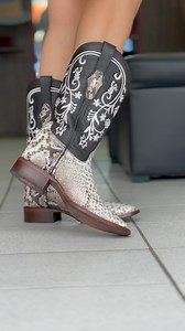 Modelo Dalila víbora 🐍 de Python 🛍️💅💕#vaquera #ootd #botas | Acost Boots