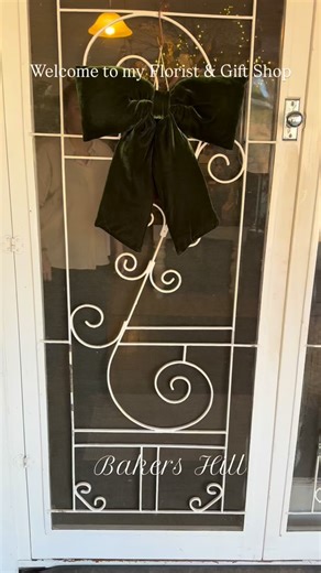 Hey guys I’m Em, owner & florist here at Little Olive Farm Florist & Gift Shop in Bakers Hill, Western Australia. Welcome to my Florist & Gift Shop, come with me and have a look at my shop today, fresh flowers & Christmas decor available in store. Happy days @littleolivefarmfloristandgifts 🧡 🏡 Shop 4611 Great Eastern Highway Bakers Hill 💻 www.littleolivefarm.com Open Tuesday- Sunday 🌼 9am - 5pm Closed Mondays #bakershill #florist #giftshop #flowers #christmas #christmasdecor #country #countr