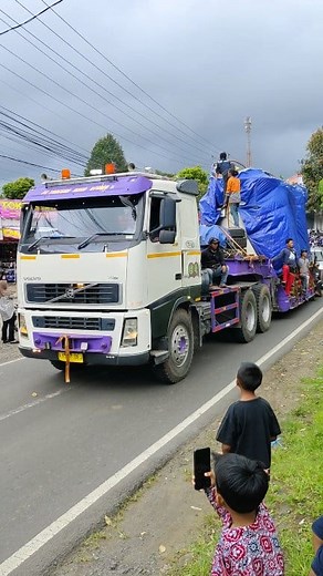 Kita pantau terus mobil travo 100 ton baru sampe kcamatan pagelaran | Iyan Kmp