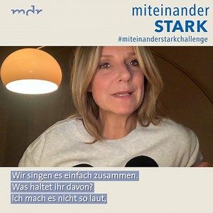 Kim Fisher hat "Knete im Kopf". 😂 Für die #miteinanderstarkchallenge singt sie uns von Milva – "Hurra, wir leben noch“. Bei wem sieht es so ähnlich aus? 😉 | Riverboat