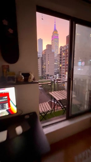 #ad After 5 years in my NYC apartment it’s time for a new chapter. I used @apartmentscom to narrow down exactly what I wanted, from in-unit laundry to elevator to being dangerously close to my favorite pizza place 🍕 Highly recommend if you’re on the hunt for your next place #ApartmentsComPartner | Brett Conti