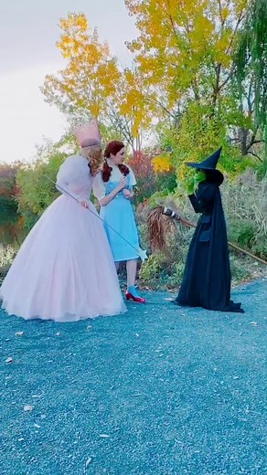 I’ll get you my pretty! #wizardofoz #wizardofozcosplay #wickedwitchofthewest #wickedwitchofthewestcosplay #dorothycosplay #foryoupage #fyp #glinda