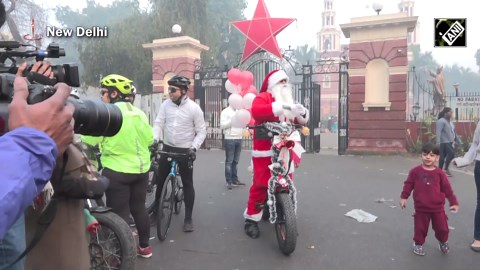 Delhi: Devotees gather at Sacred Heart Cathedral to celebrate Christmas with prayers