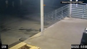 Surveillance video shows the moment 10 inmates escaped a New Orleans Jail. More: https://www.khou.com/article/news/local/video-shows-moment-10-inmates-escaped-orleans-parish-jail/289-0694388b-f680-43da-bc55-2aafbaefbf8d?utm_medium=social&utm_source=facebook_KHOU_11_News | KHOU 11 News