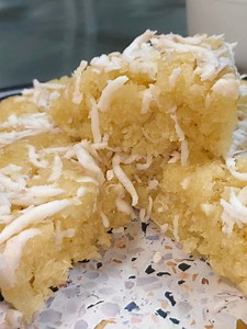 Small batch recipe lng ng puto balenghoy at lutuin sa steamer 4¹/2 cups grated cassava 3/4 cup light brown sugar 1/3 cup powdered milk 1 tsp vanilla extract 1 cup buko Steam for 40 minutes #kakakin #fblifestyle #cassavacooked | Inday Jonna Tinapay