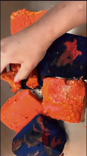 Soft dyed chalk paint asmar 💕💕 Cr @Indiatheasmrchef #chalk #asmrsounds #foryoupage #asmrchalkcrushing #gumchalkcrush #dusty #dusky