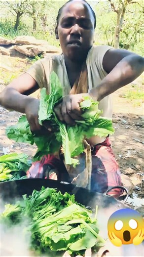 Authentic Tribal Cooking… Watch This African Woman Prepare a Delicious Dish 🍗🌿#shorts